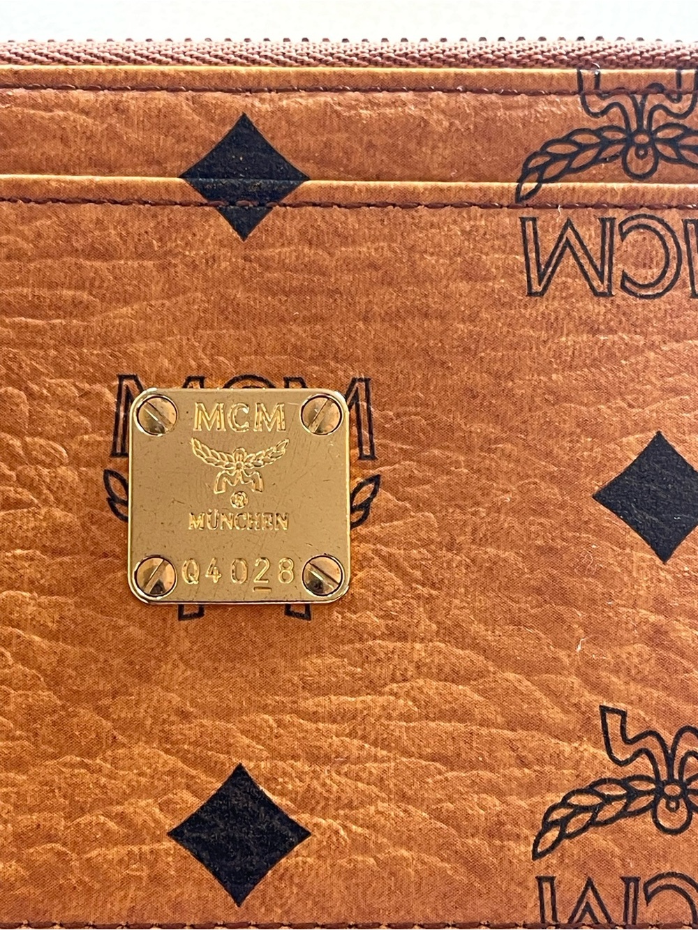 VGC MCM BROWN COGNAC LEATHER CARDHOLDER ZIP POUCH GOLD KEY RING CLASSIC MCM HDW - Picture 11 of 12